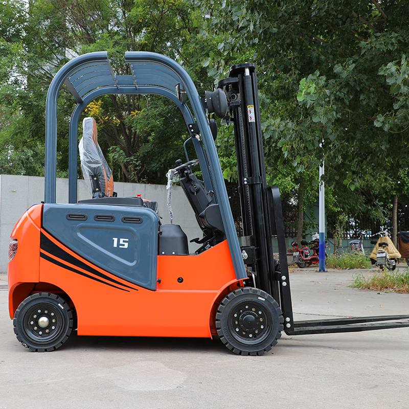 Electric forklift CPD15